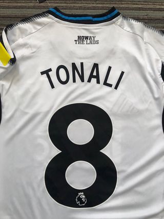 Maglia di tonali al newcastle united