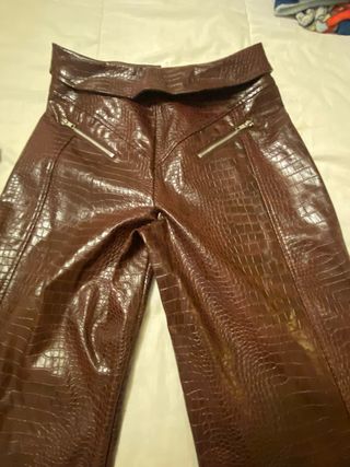Pantalones Laagam efecto piel cocodrilo talla 36