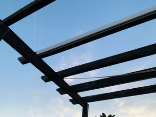 Toldo y pérgola a rayas