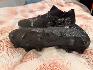 Botas de fútbol Puma negras nuevas