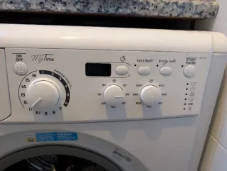 Lavadora Indesit funcionando