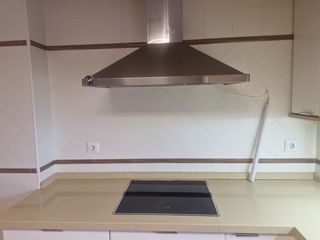 Cocina completa madera, cristal y metal