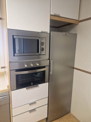 Cocina completa madera, cristal y metal