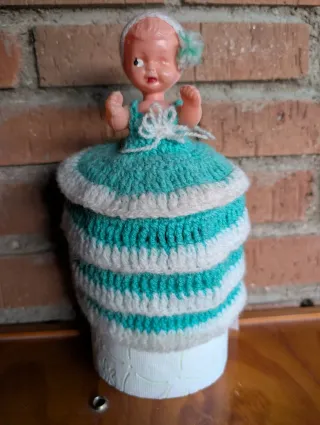 Muñeca Vintage Portarrollos Ganchillo Artesanal