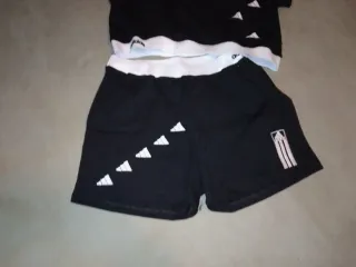 Conjunto deportivo Adidas mujer bordado