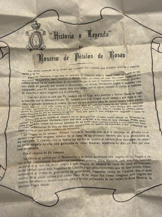 Rosario de pétalos de rosa