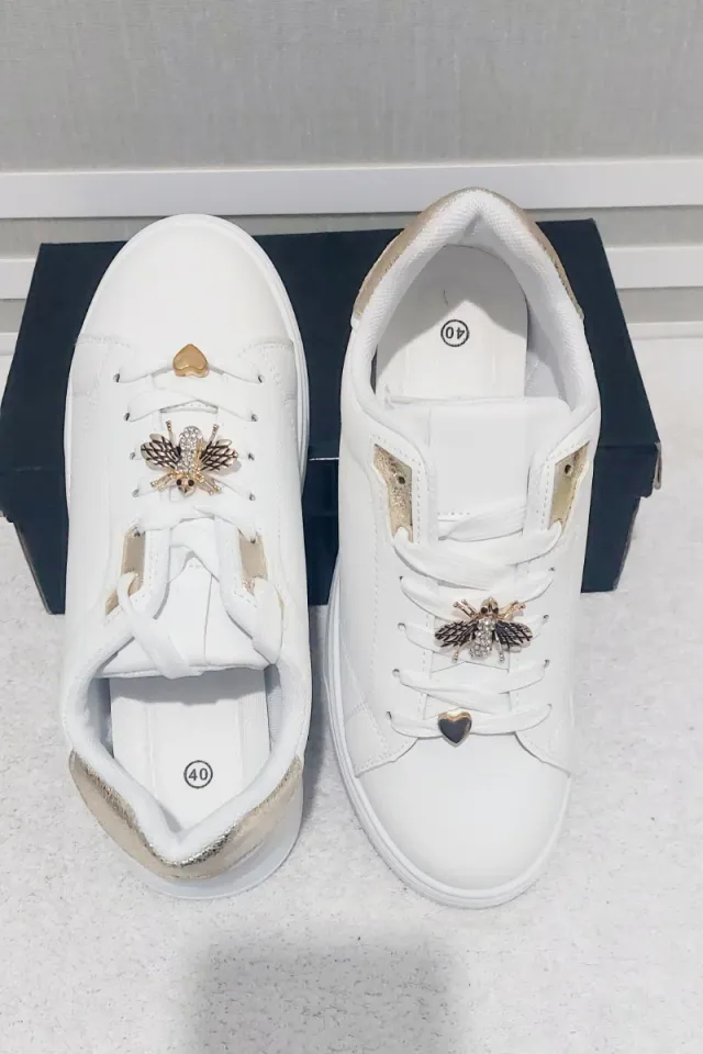 Zapatillas Blancas Talla 40 con Detalles Dorados