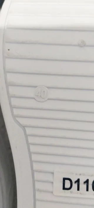 Zapatillas Blancas Talla 40 con Detalles Dorados