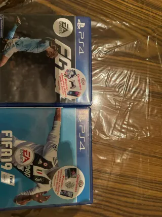 Consola PS4 Negra + 2 Mandos (Negro y Rojo) Y tele