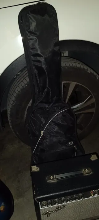 Guitarra eléctrica azul poco uso Daytona y ampli.