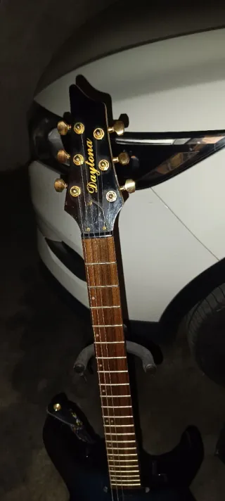 Guitarra eléctrica azul poco uso Daytona y ampli.