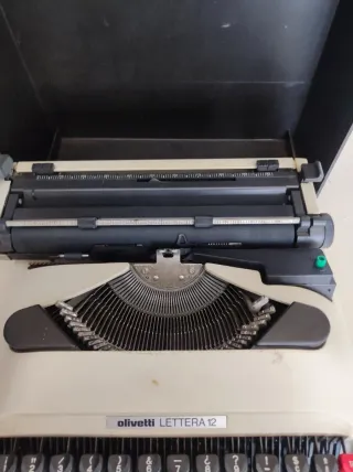 Olivetti Lettera 12 Máquina de Escribir