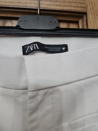 Pantaloni Zara bianchi, leggera zampa