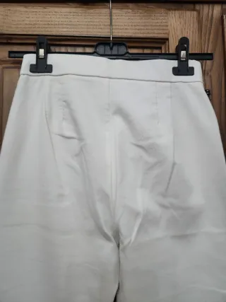 Pantaloni Zara bianchi, leggera zampa