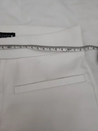 Pantaloni Zara bianchi, leggera zampa