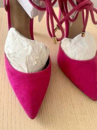 Zapatos de tacón en color buganvilla