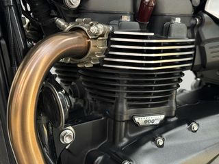 TRIUMPH SPEED TWIN 900