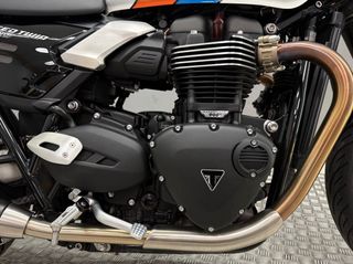 TRIUMPH SPEED TWIN 900