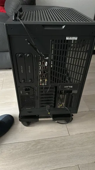 Caja Hyte Y70 Touch Infinite