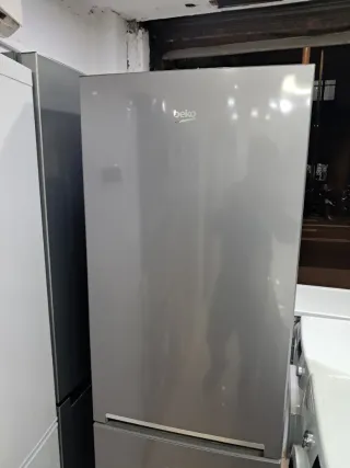 Nevera Beko plateada