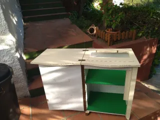 Mueble bar (antiguo mueble de máquina de coser)