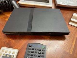 PlayStation 2 (PS2) con accesorios