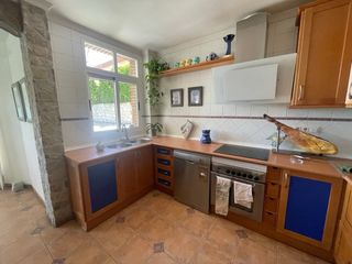 Cocina completa madera y azul