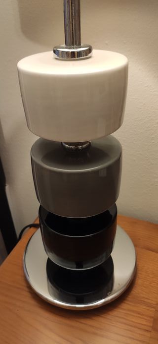 Lámpara de mesa moderna cerámica y metal