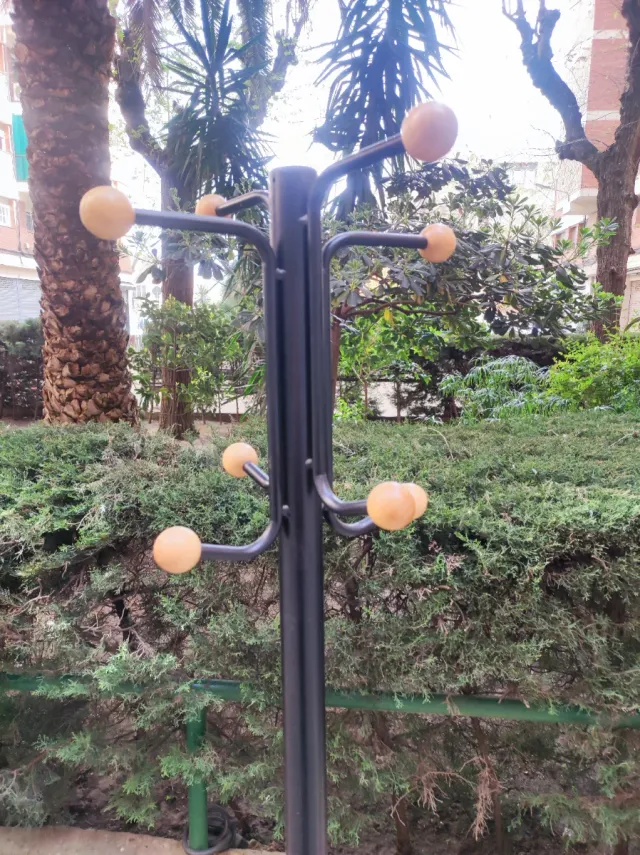 Perchero de pie metal y madera