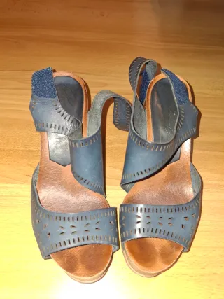 Sandalias azules y marrones mujer