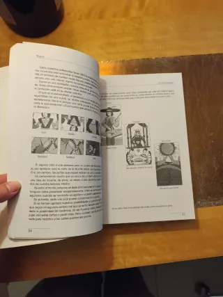 Tarot: La Historia, El Simbolismo y el Juego