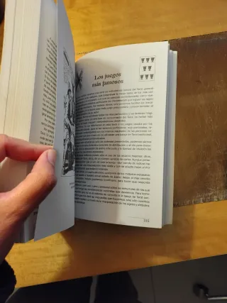 Tarot: La Historia, El Simbolismo y el Juego