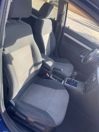 Opel Vectra Familiar 2005.