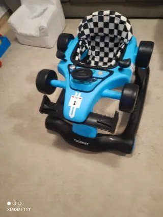 Andador para bebé estilo coche de carreras