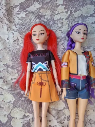 Muñecas K-Pop Demon Hunters con dos vestidos.