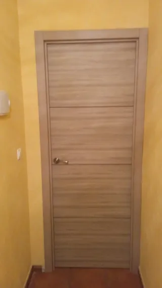 Puerta de madera rústica