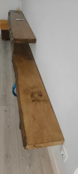 Repisas de madera y metal