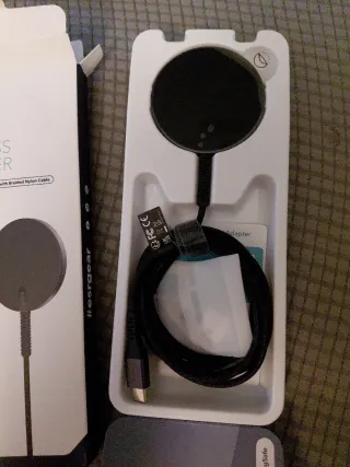 Cargador Inalámbrico Mini ESR HaloLock