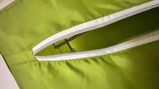 Conjunto economico:Armario portatil + ropa de cama