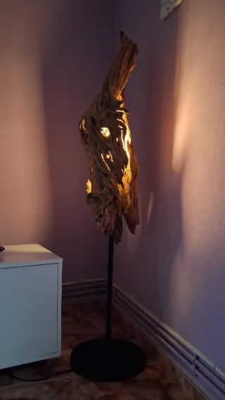 Lámpara de pie rústica madera y metal