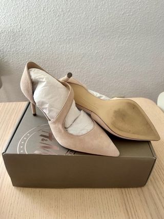 Zapatos de tacón beige