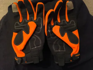 Guantes Suomy Naranja y Negro.
