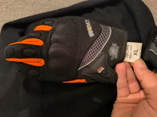 Guantes Suomy Naranja y Negro.
