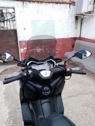 Yamaha XMAX 300 Negra