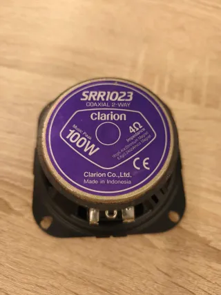 Altavoces coche marca clarion