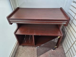 Mesa TV /escritorio madera con ruedas
