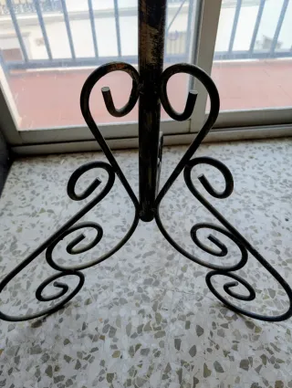 Perchero de Pie Metálico Bronce/Dorado (Opción A)