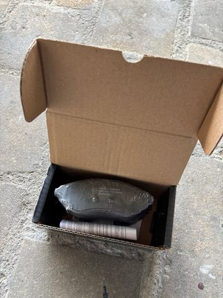 Discos y Pastillas Freno delanteros 4x100