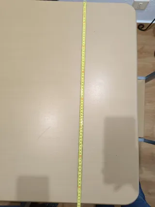 Mesa y 4 sillas comedor