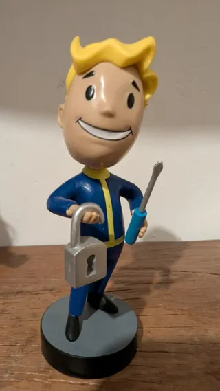 Figuras Fallout Vaul-tec +1 Fuerza +1 Ganzúa